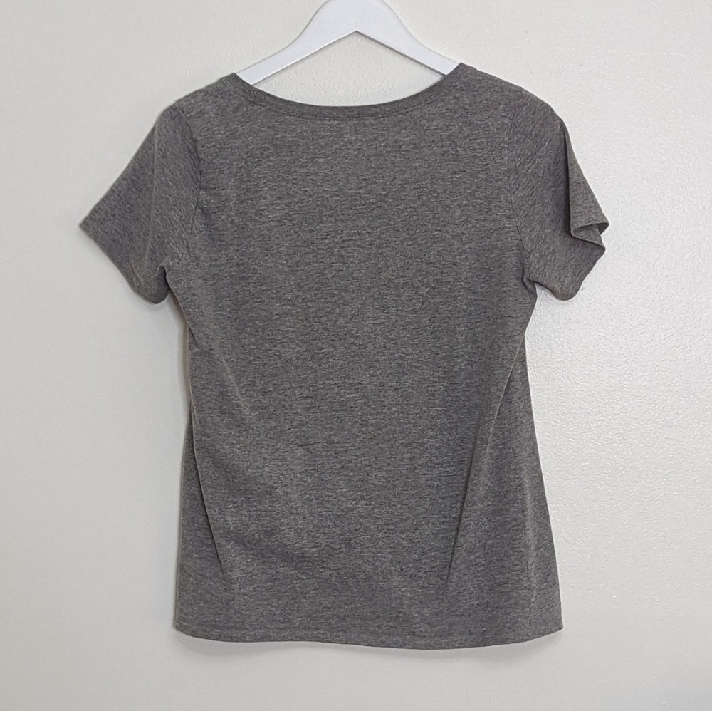 Nike Women's The Nike Tee Medium Gray Red Nike Print - Picture 8 of 8